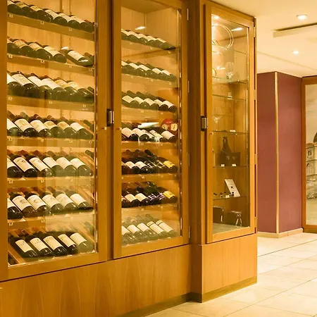Отель Mercure Centre Clemenceau 4*